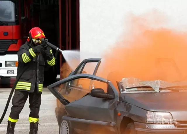 客車自動破窗裝置,遙控自動破玻器,破窗器,南冠破玻器